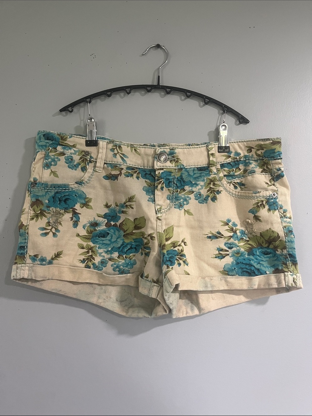 Woman’s Rue21 Cream Floral Jean Shorts with Teal Flowers 13/14